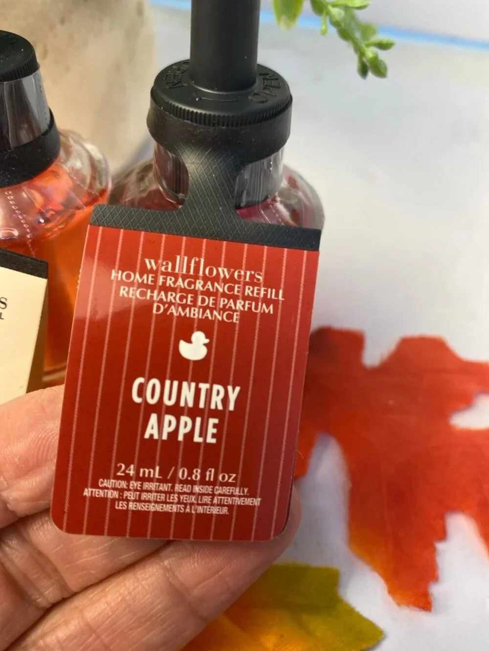 “Country Apple” “Apple Cinnamon Spice” Bath & Body Works 2 Wallflower Refills